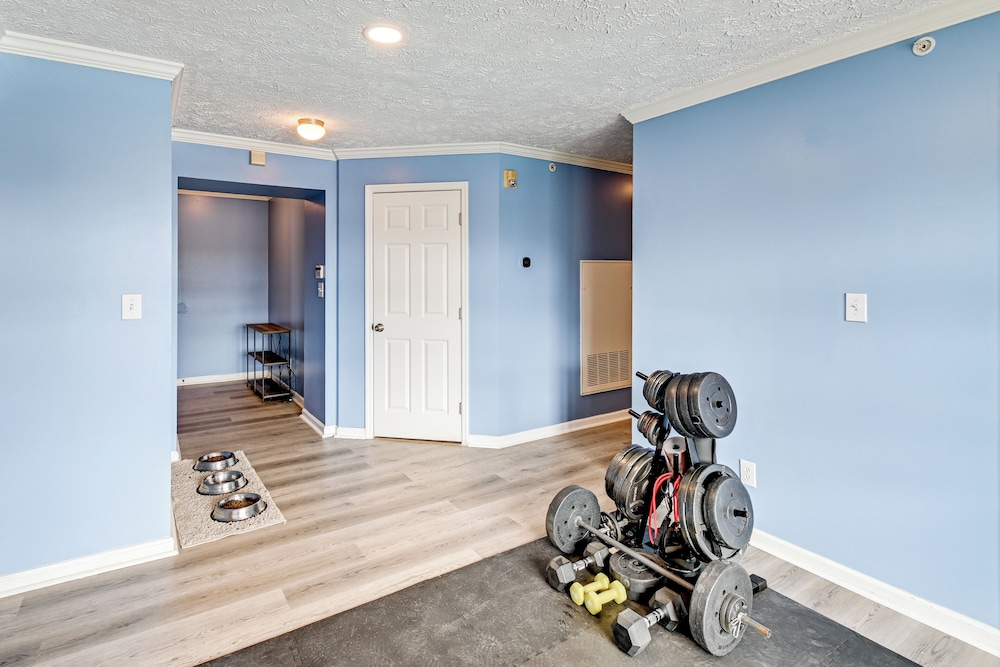 Lake & Pool Access, Home Gym: Fayetteville Condo!