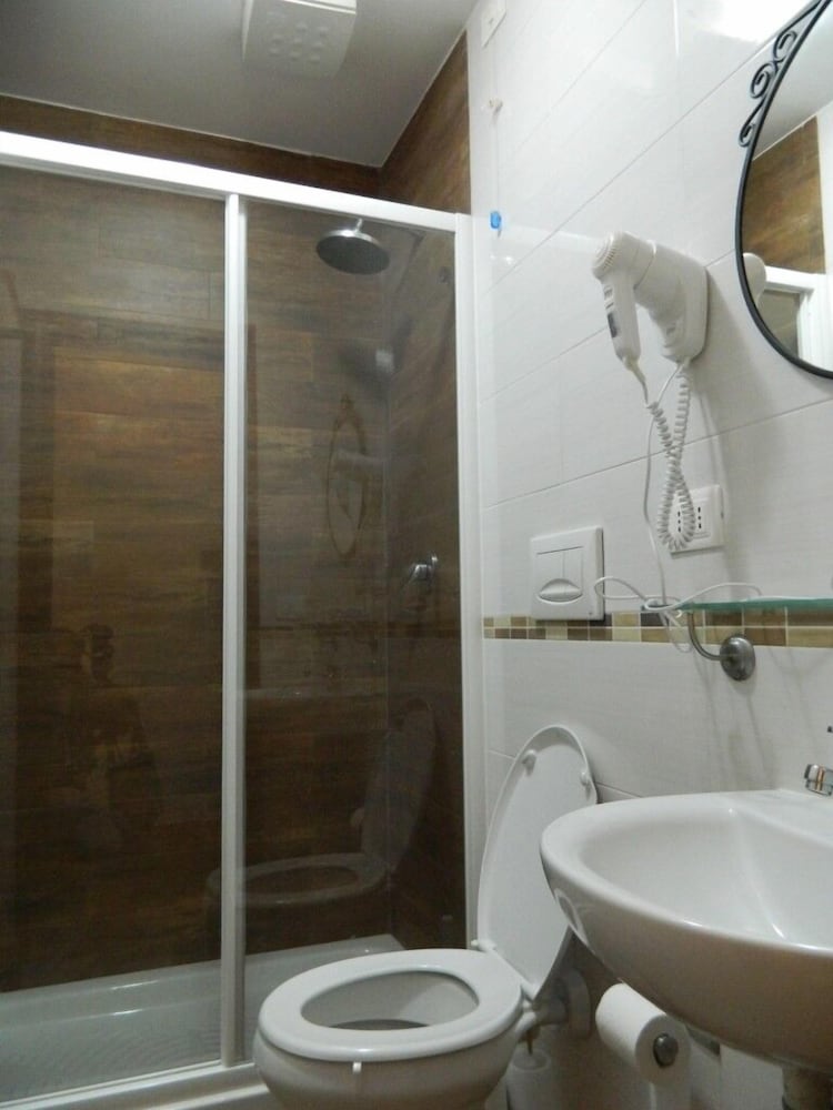 Romangelo 2 Hostel