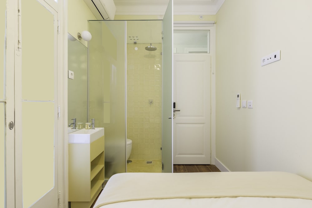 1898 Home & Suites