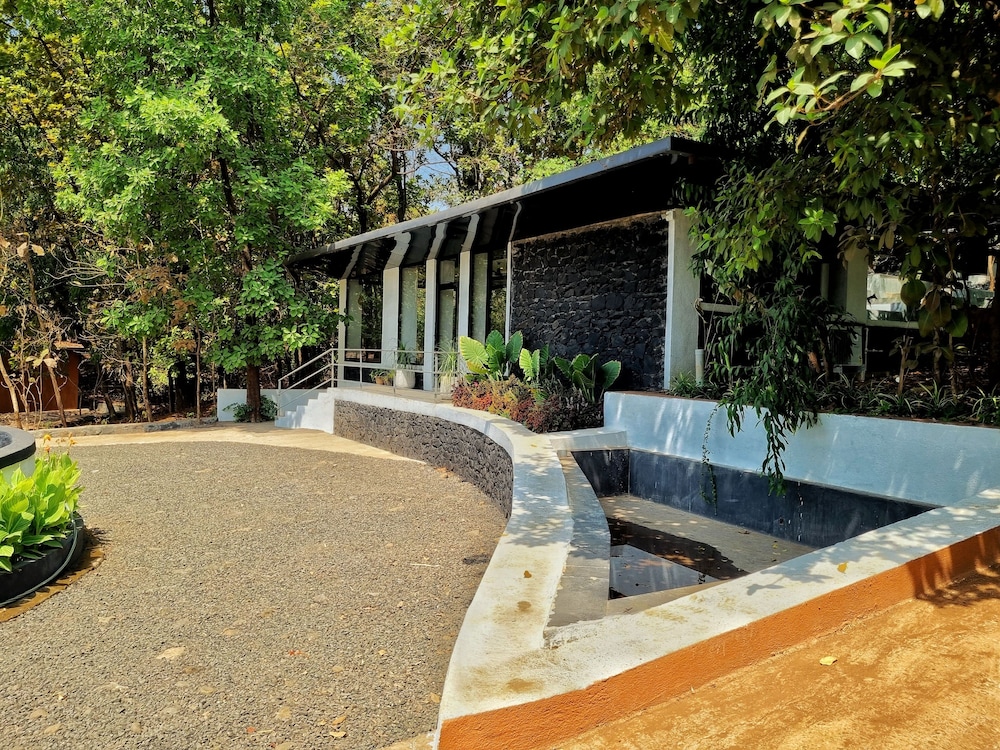 Bird's Nest Resort - Shahapur
