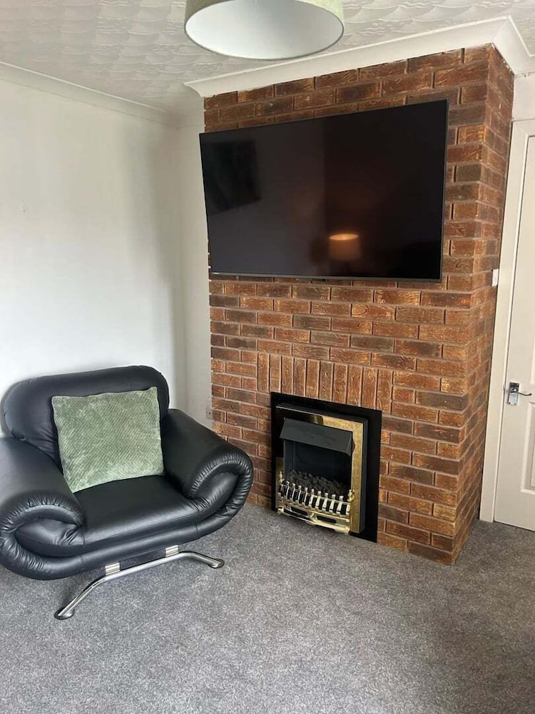 Family & Group Stay 3 Bedroom Swansea Home