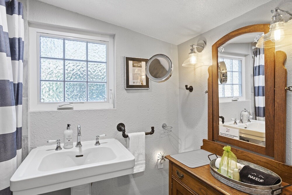 1929 Wash House 1 Bedroom Cottage