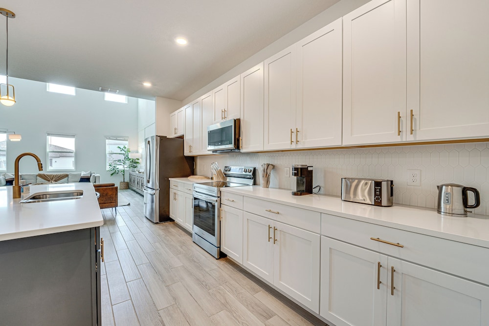 Game Room & Community Perks: Davenport Home!