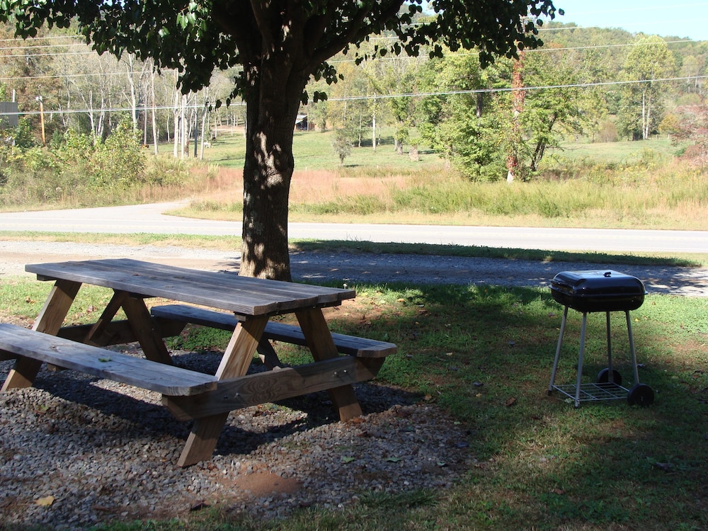 Chatuge Mountain Inn - Property Image 11