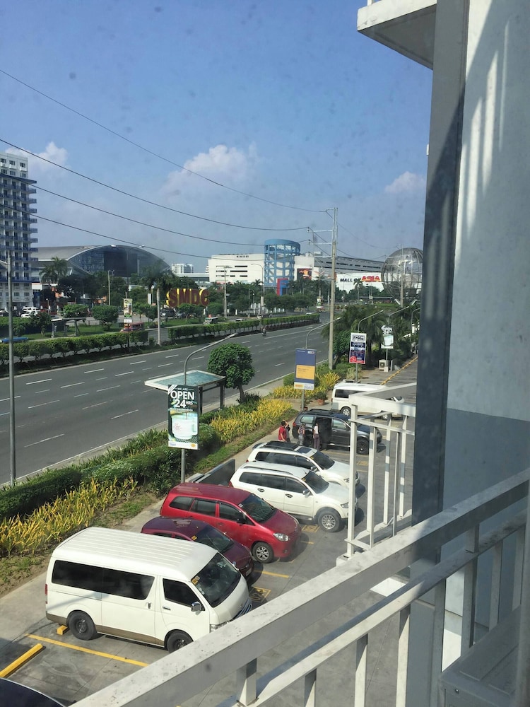 Urban Retreat at Shell Residences With Netflix 300mbps Wifi