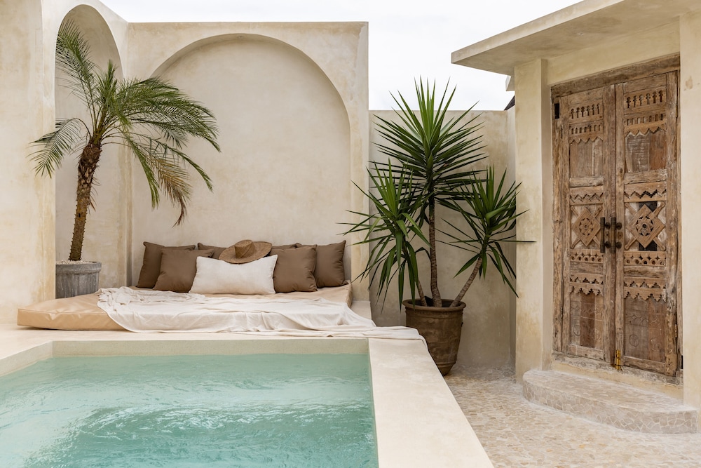 Luxe & Unique honeymoon Bocami Suites- 2 by OriVista - Image 1