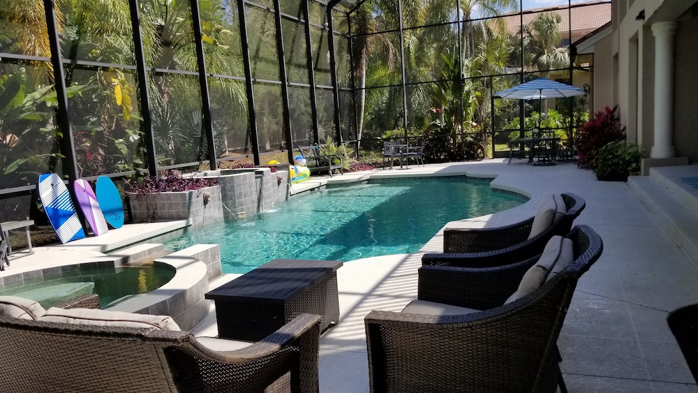 Mansion Getaway - Sleeps 24 - Property Image 9