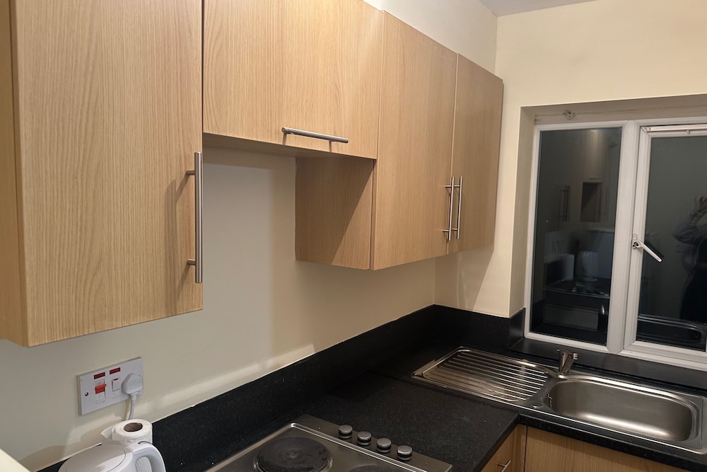 Modern Apt - City Views - Parking - Sleeps 3