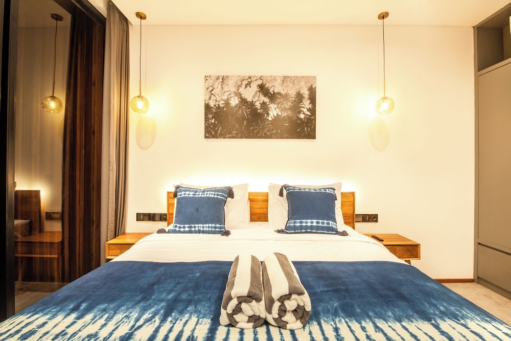 Seaside Escape: 4BR Villa, 190m to Canggu Beach