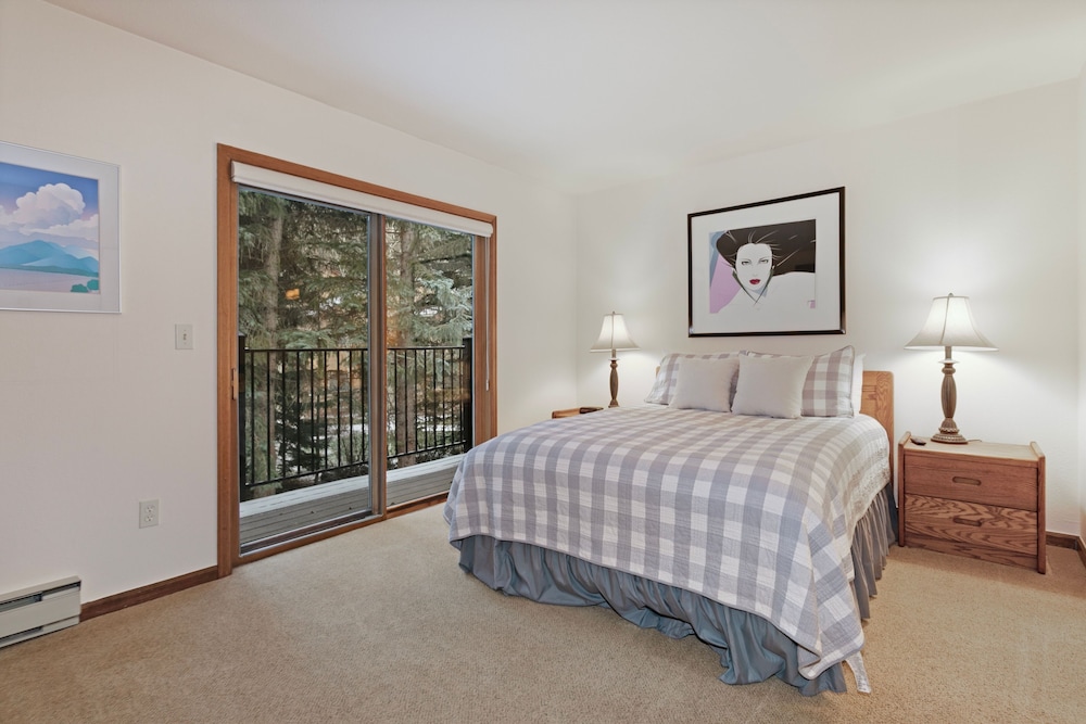 I1 Gore Creek Meadows 4 Bedroom Townhouse