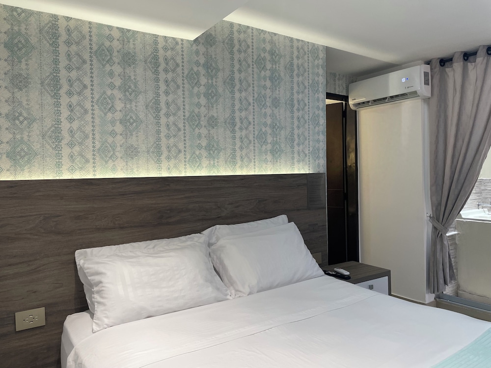 Luxury Liv Limonar