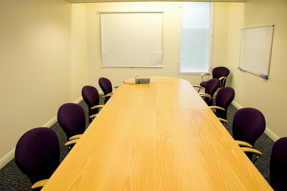Premier Inn London Heathrow Airport T2 & T3 - Bath Road