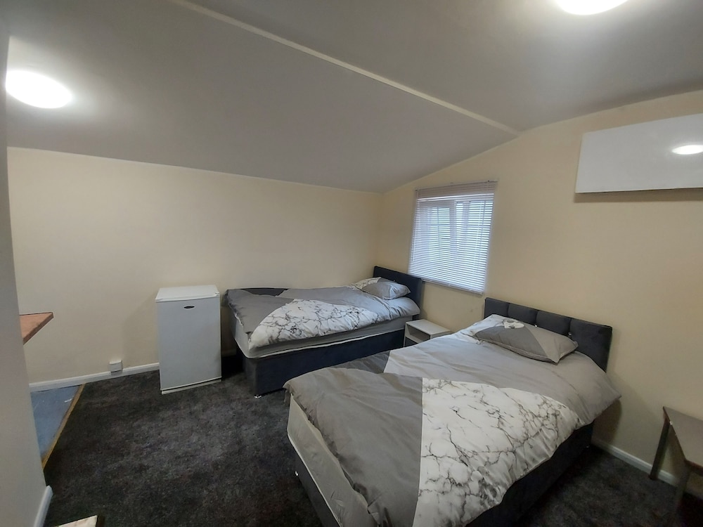 2-beds Studio Located in Parkgate Rotherham view 2