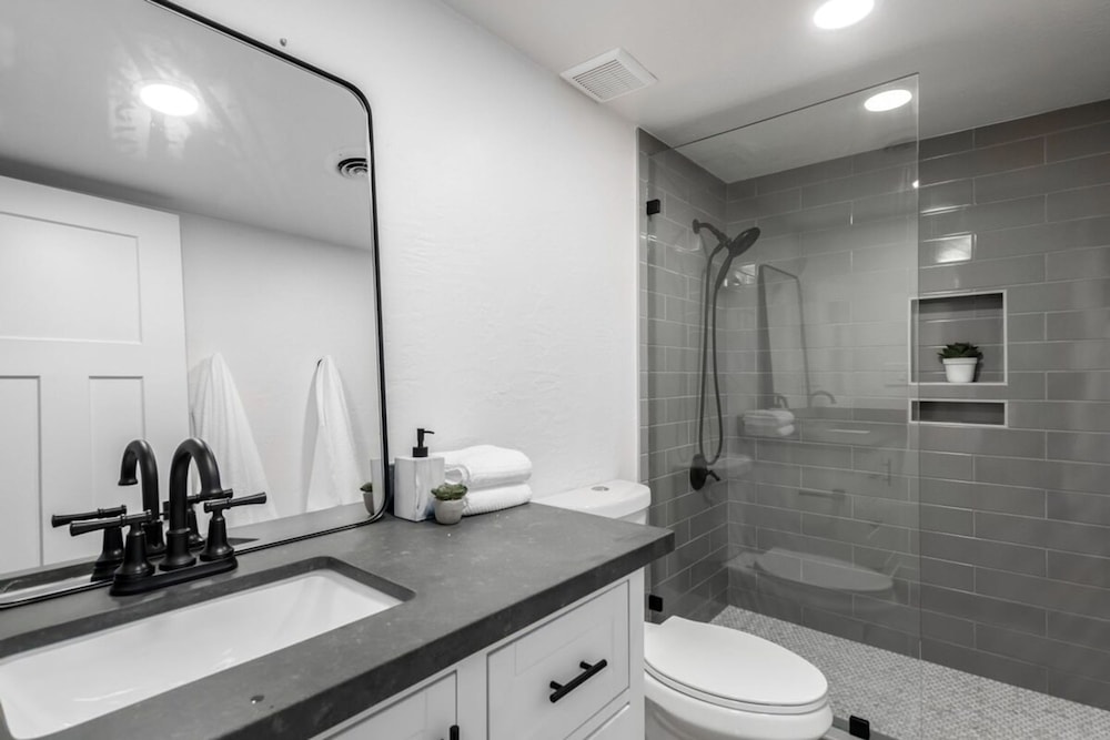 Luxe 2BR Townhouse 4 Heated Pools Walk 2 Old Town