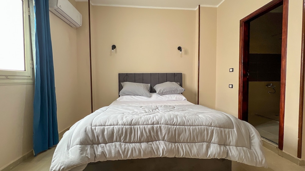Pyramids Road Guest House view 5