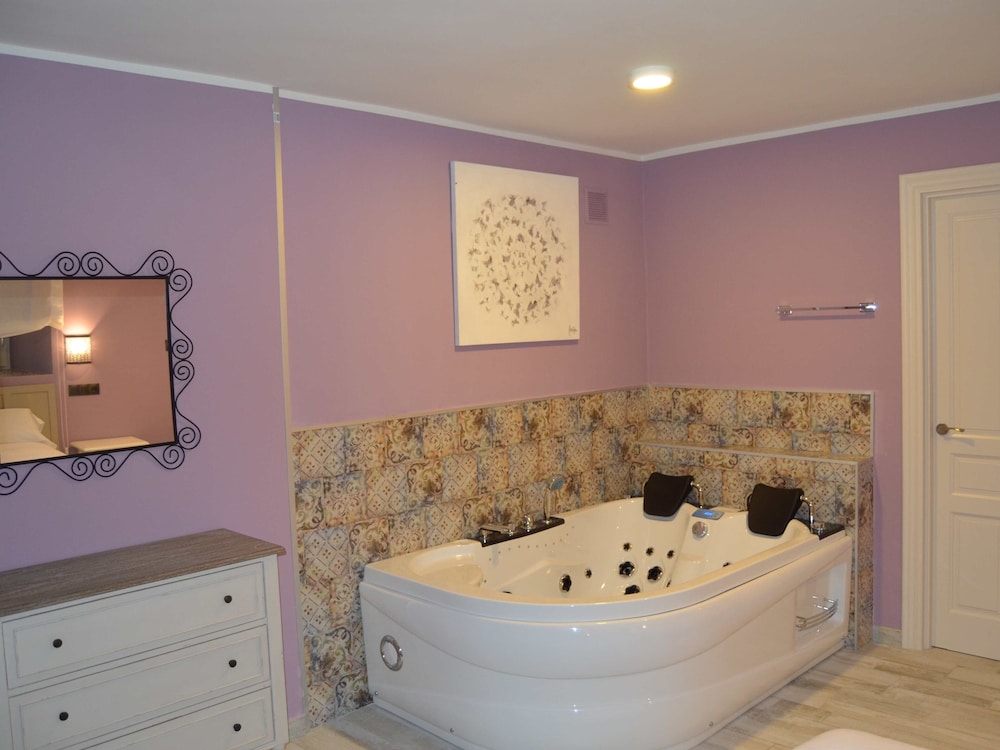 Akla Hotel Suites Santillana