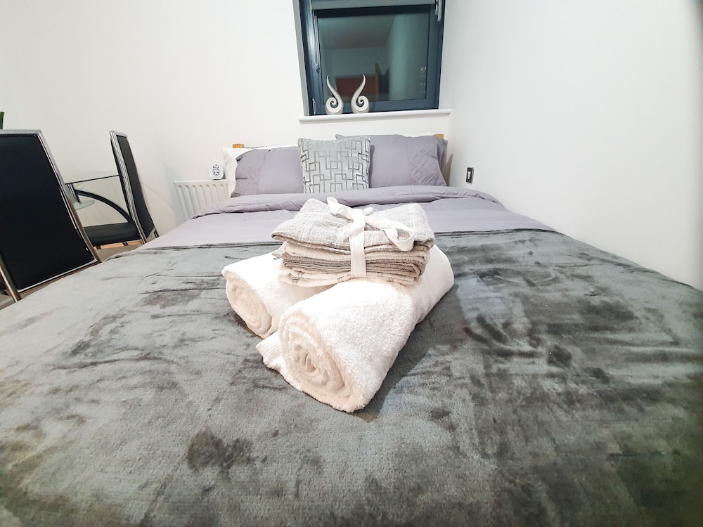 Livestay 3 Bed Apt on 8th Floor With Amazing Views