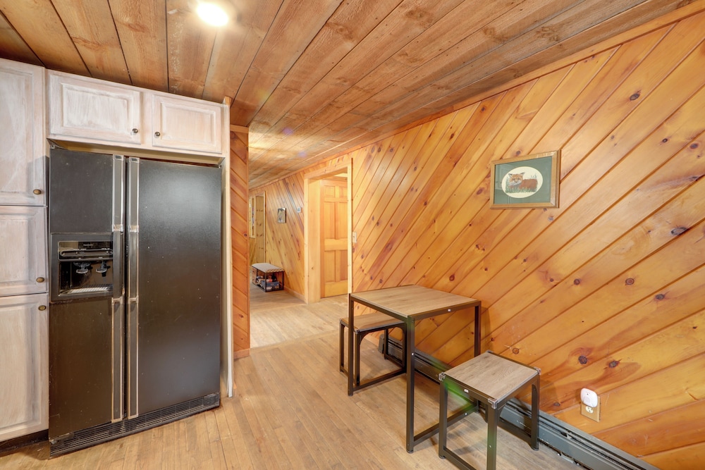 Fall Festival Retreat: Cabin w/ Deck & Yard!