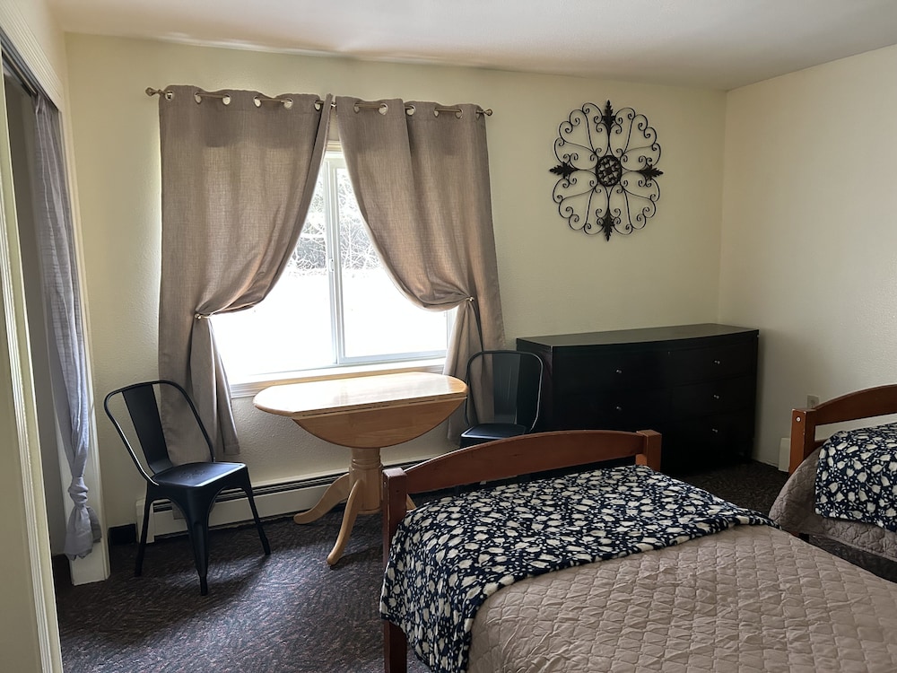 Bird Creek Motel