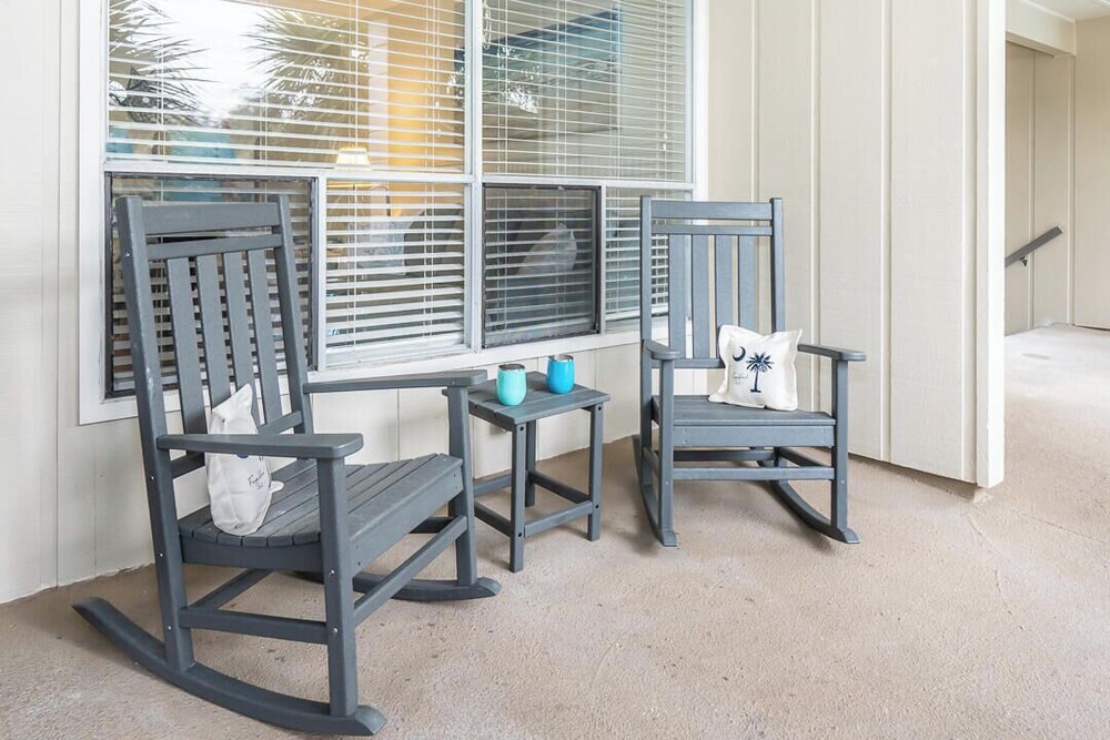Newly Renovated Sunsuite! Centrally Located With Resort Access!