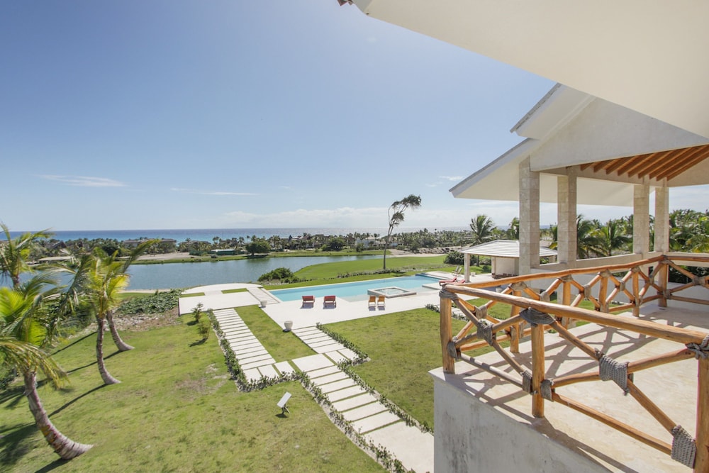 Stunning 6BR Villa With Ocean View in Cap Cana