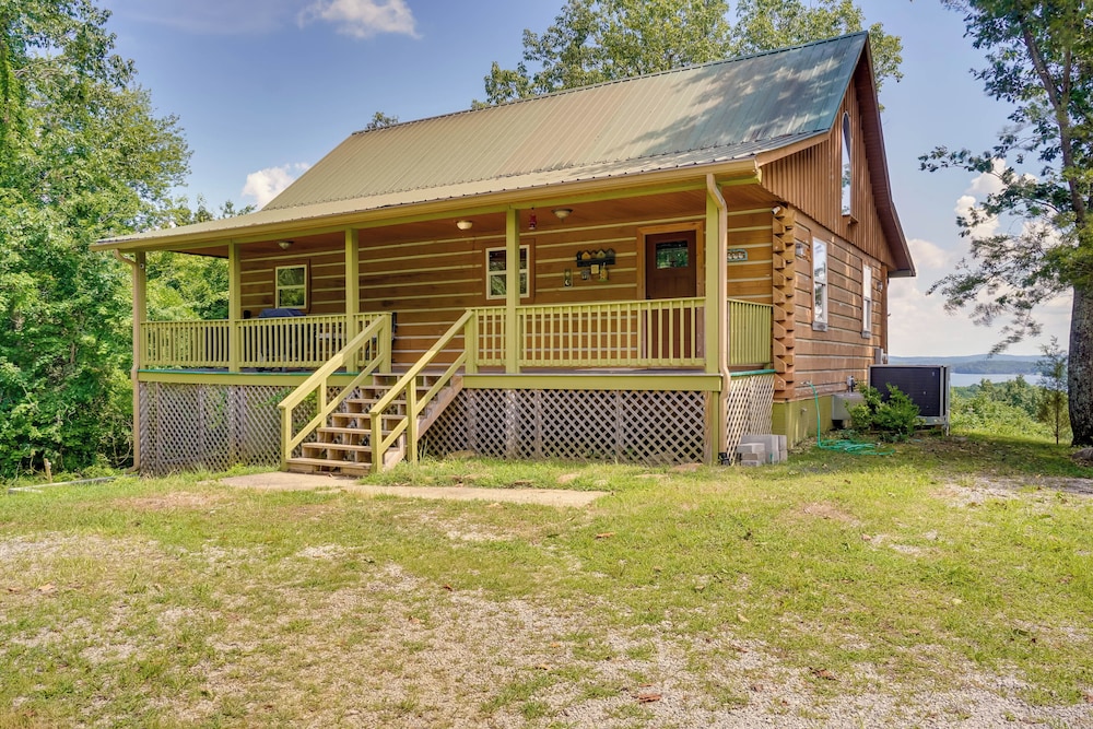 Lake & Mountain Views: Rockwood Cabin on 8 Acres