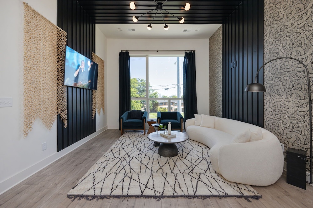 Elevate - Modern Luxury - Stunning City Views