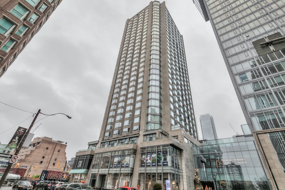 Waterfront Clair Avenue - Image 1