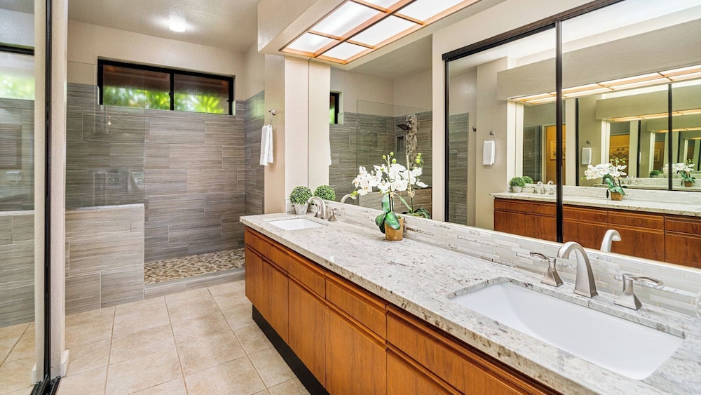 Spacious Hawaiian Unit w/ Lagoon View - AC & Wifi - Vrkcv