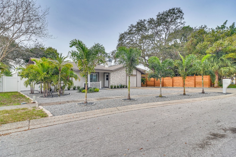 Charming Largo Home w/ Private Pool: 1 Mi to Beach view 5