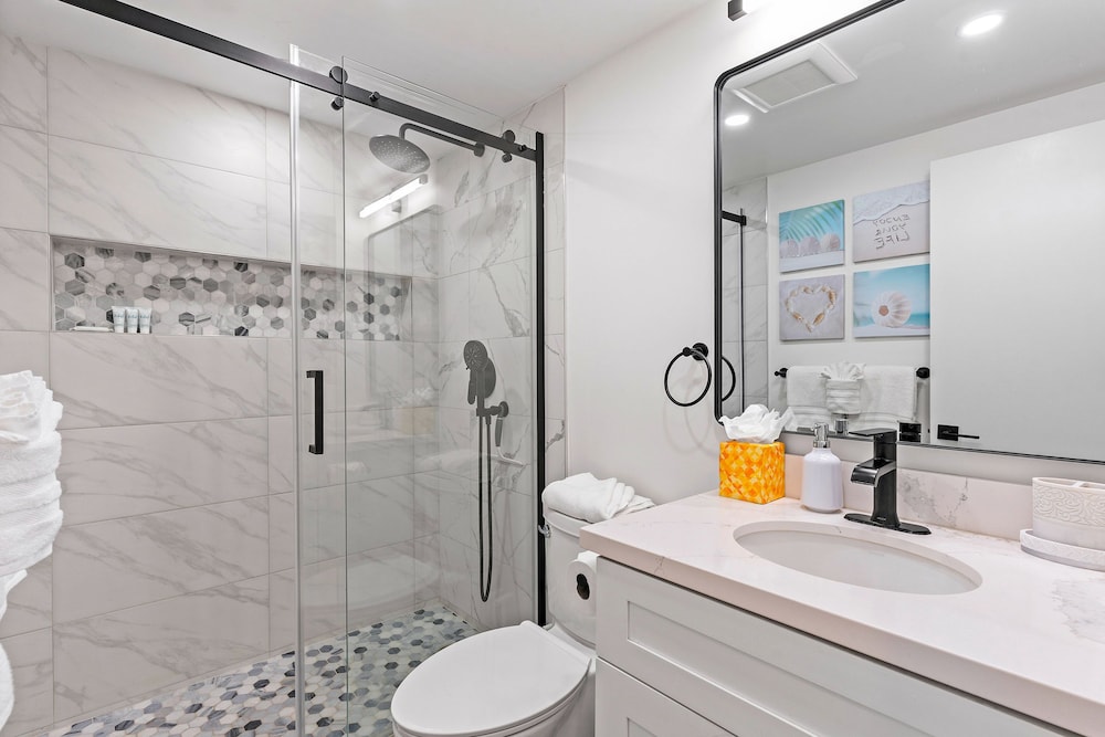 Summer Sale! Deluxe Modern Renovation, Split-ac, Kamaole Sands 4-411, Book Now!