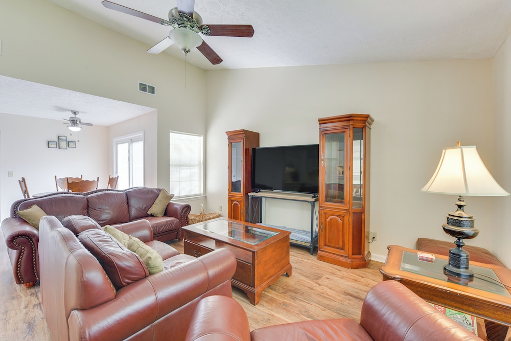Near Shops & Eats: Richmond Hill Home w/ Yard!