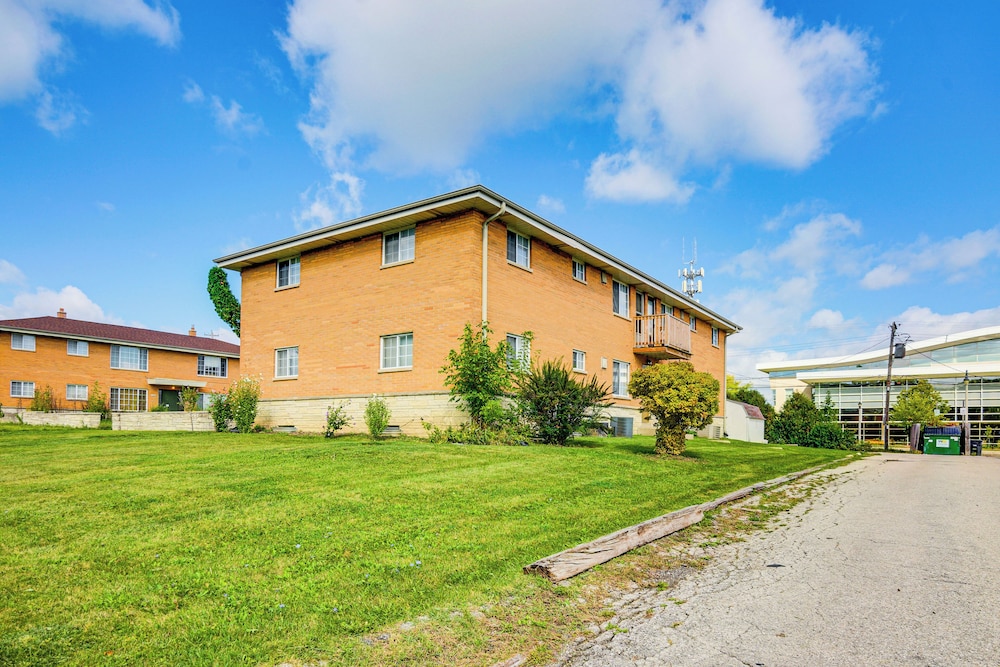 Menomonee Falls Condo 12 Mi to Lake Michigan!