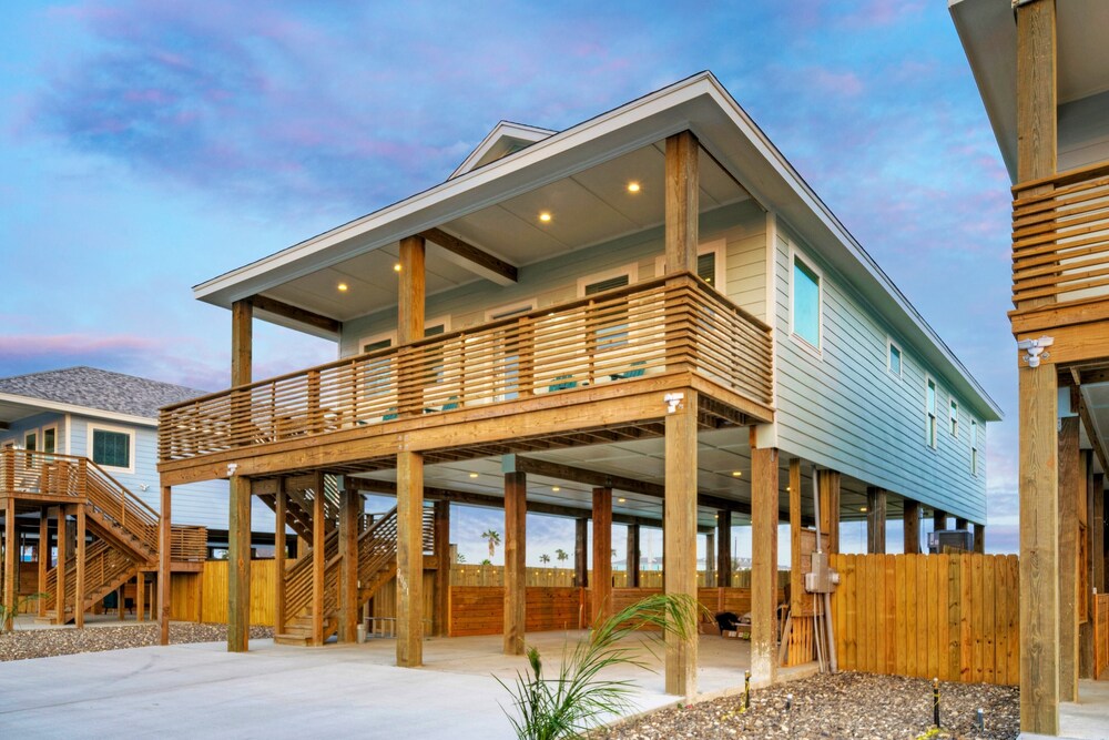 Swinging Easy by Avantstay Private Pool, Firepit, Balcony view 5