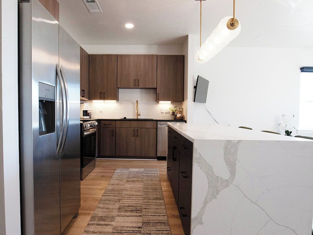5020 PLace - Luxury Apartment