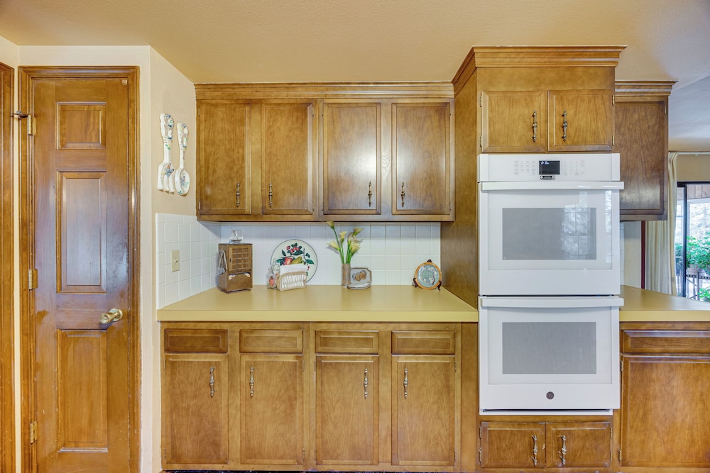 5 Mi to Castlewood Canyon: 'grandma's House'