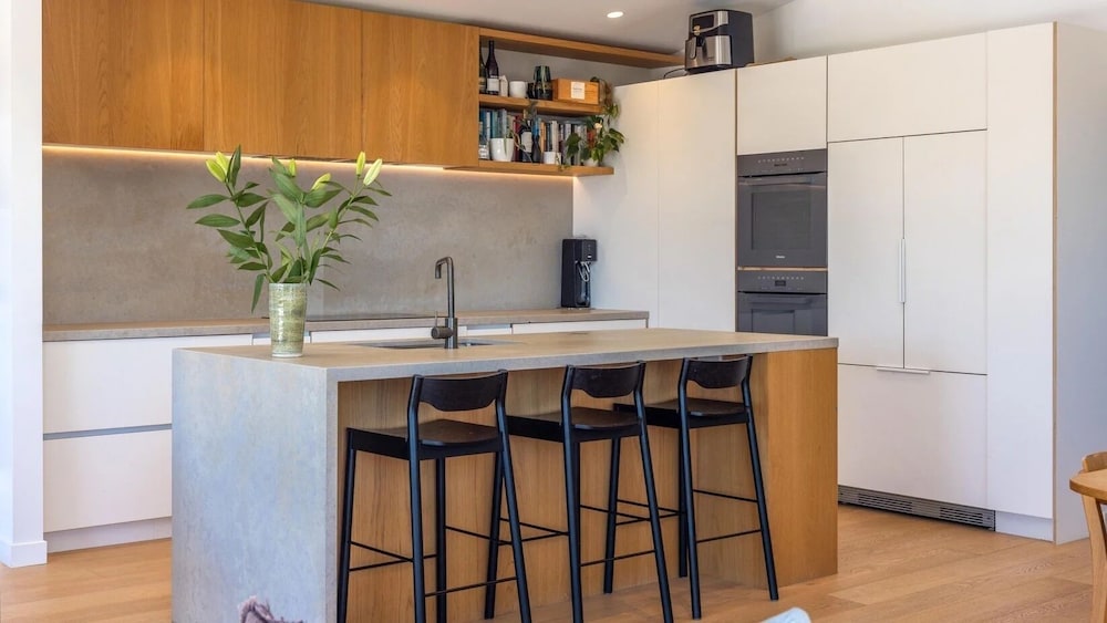 Onetangi Seaview Residence