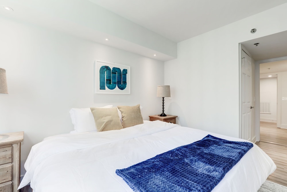 Elegant 2BR Apartment Minutes From DC