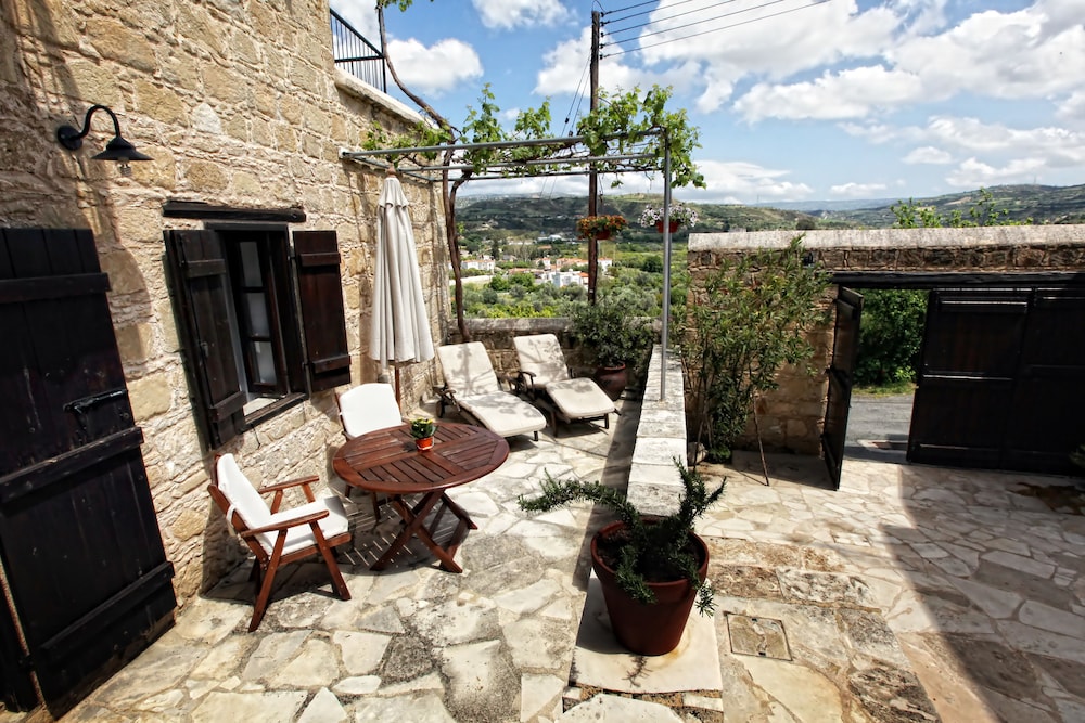 Leonidas Village Houses