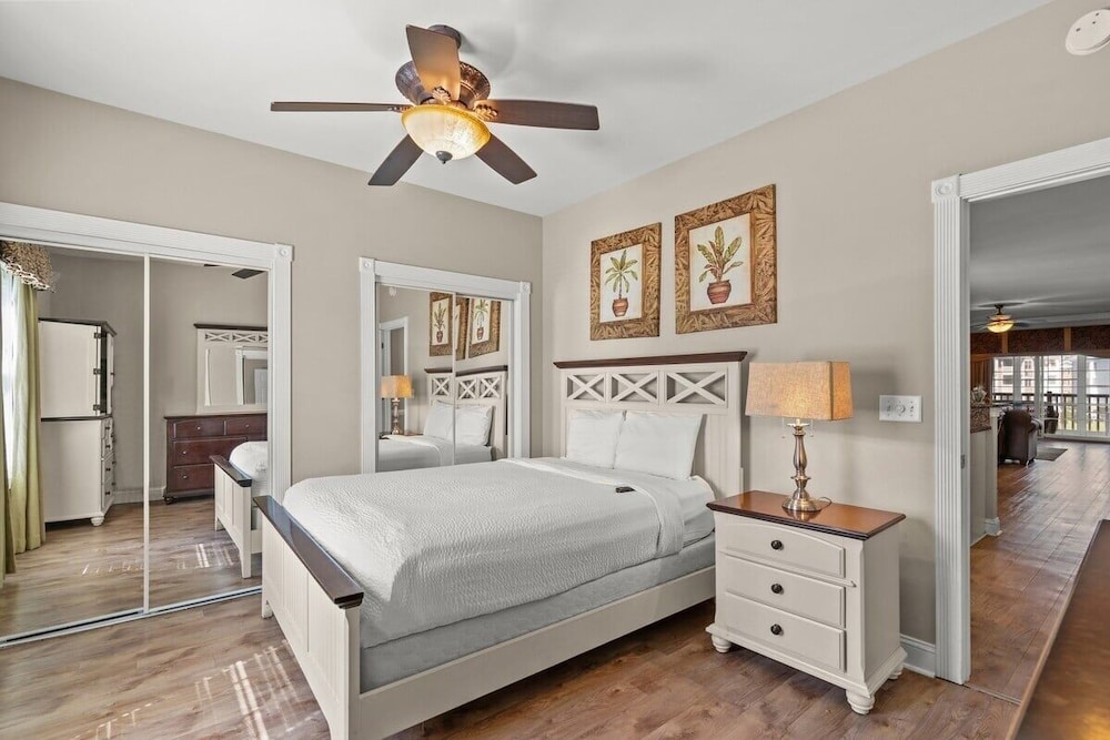 Magnolia Pointe Luster Leaf 4837-301 3 Bedroom Condo