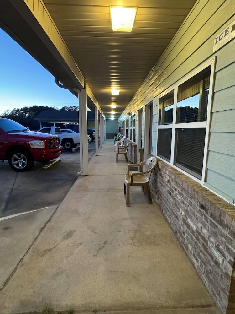 Weiss Lake Lodge