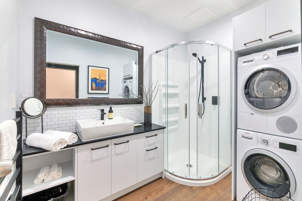 Chic & Stylish Apartment with Parking