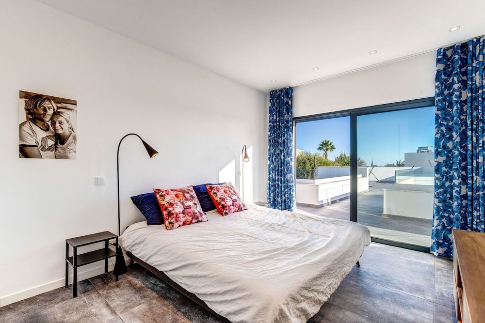 Casa Blanca Magnificent 4 Bedroom Villa With MOD