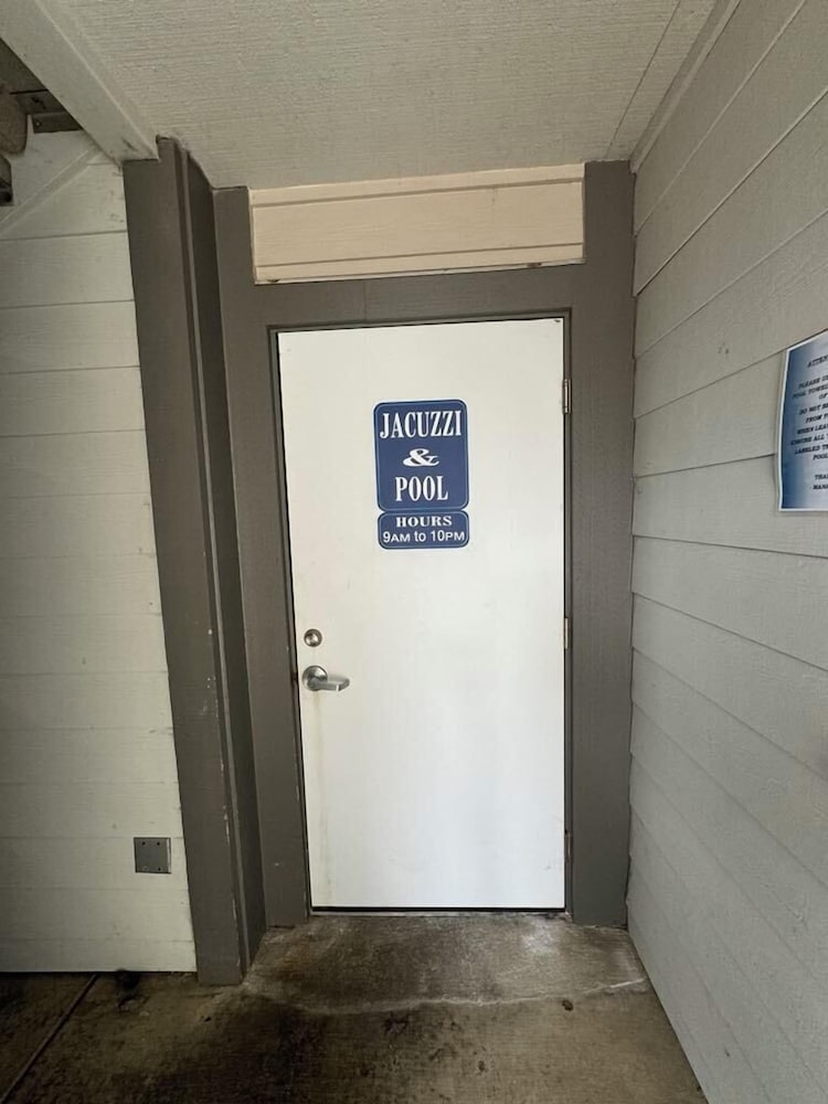 Sunset Oceanfront Lodging