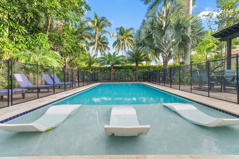 2 Mansions with Pool in West Palm Beach
