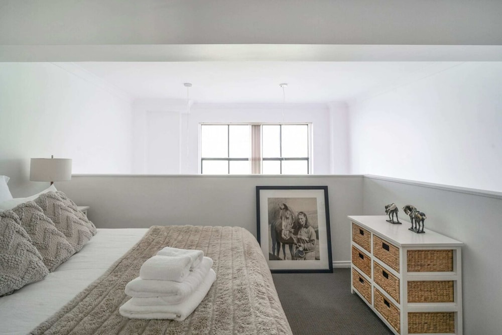 Loft Style Apartment in the Heart of Surry Hills