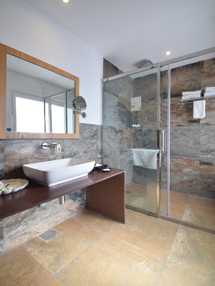 Bamboo Saa Resort & Spa