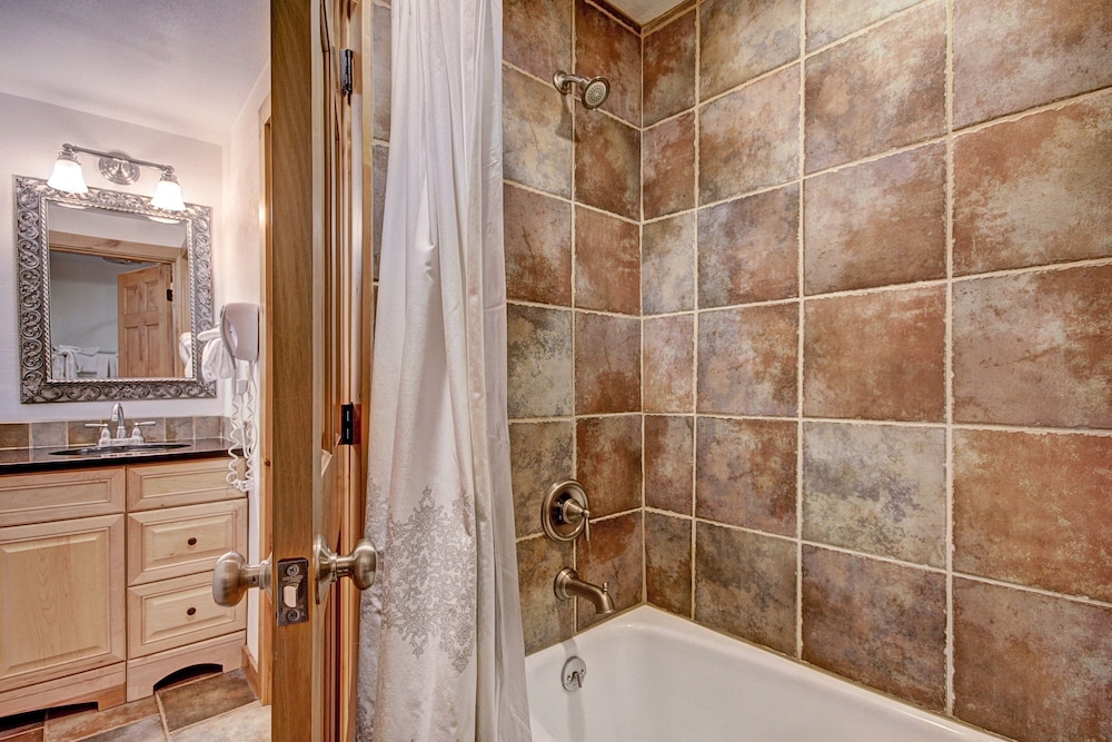 Ski-in/ski-out Studio W/snowy Alpine Views - Walk To Main St Studio Bedroom Condo by RedAwning