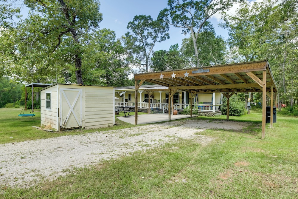 Outdoor Entertainment Areas: Cleveland Cottage