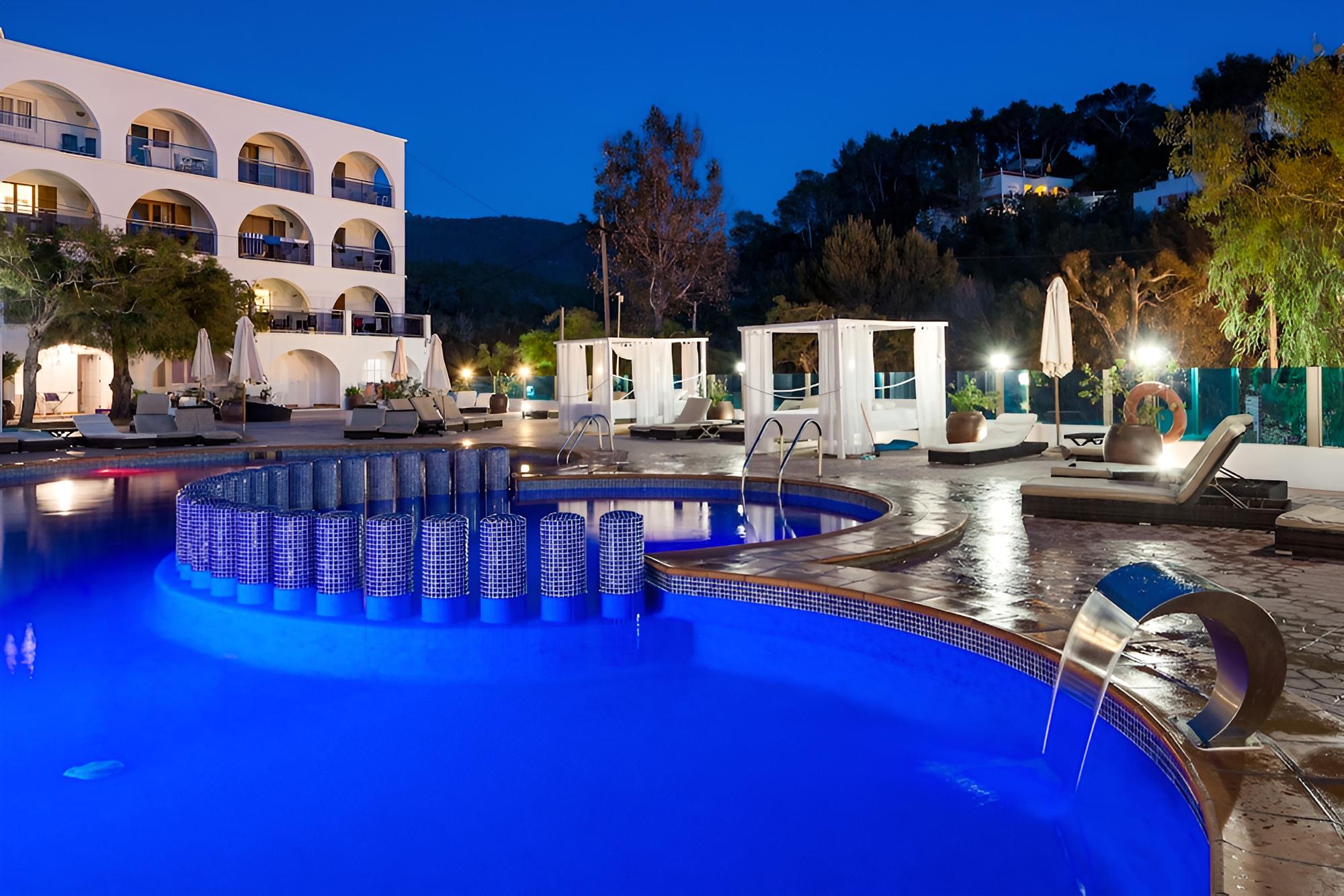 Aparthotel Puerto Cala Vadella